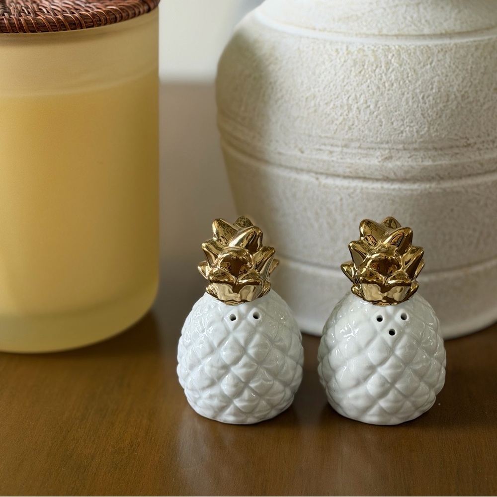NWOT Pineapple Salt+ Pepper Shakers
